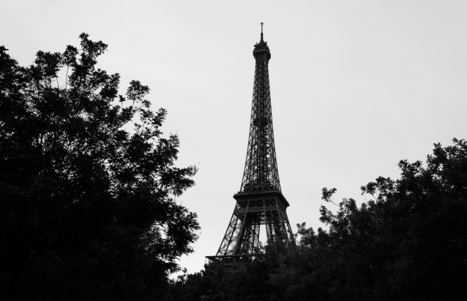 Eiffel-Tower-silhouette-dark-Paris_8214